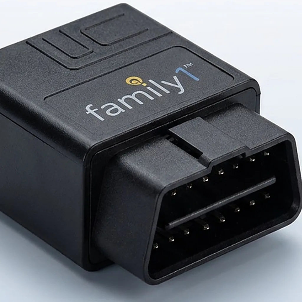 Plug-in OBD Tracker in use